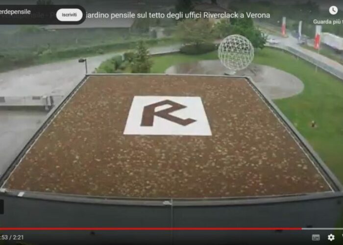 Posa del giardino pensile sul tetto degli uffici Riverclack a Verona